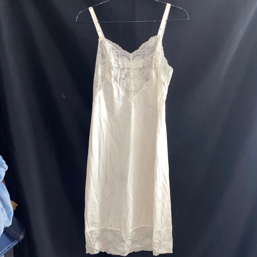 SHADOWLINE VINTAGE‎ MADE IN USA Elegant Cream Lace Slip SIZE 34 tall EUC CLEAN